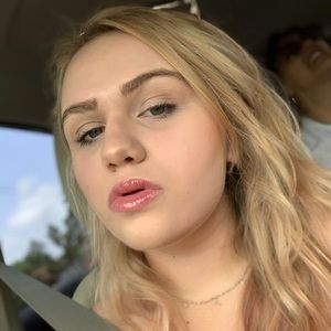 Meet your Posher, Kayley